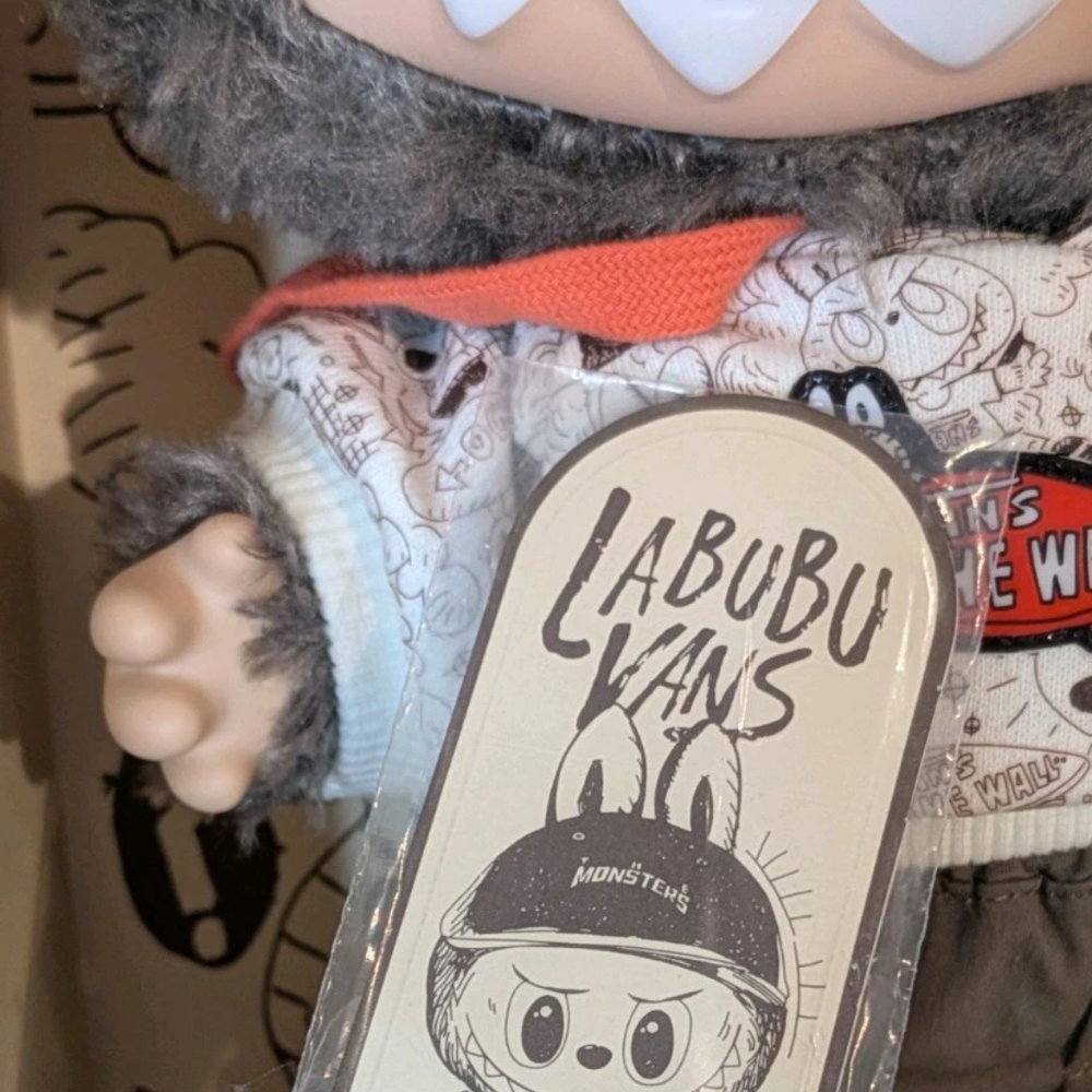 Labubu × Vans – Vinyl Plush Doll Oldskool | Collector Edition