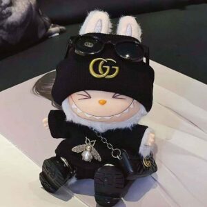 Gucci bee outfit motif